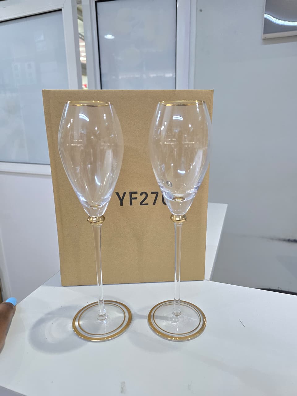 6pc Unique long wine glasses with gold rim