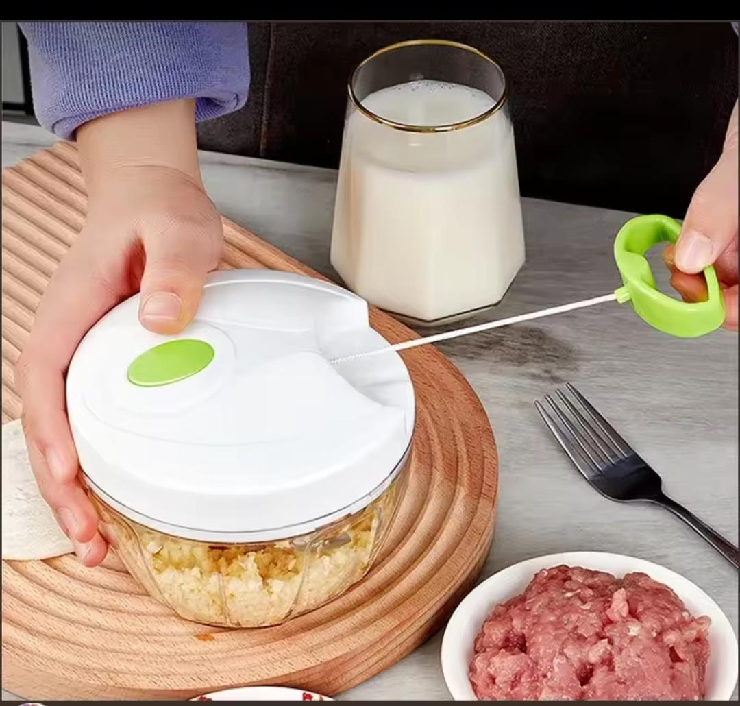 Manual mini shredder/spin cutter