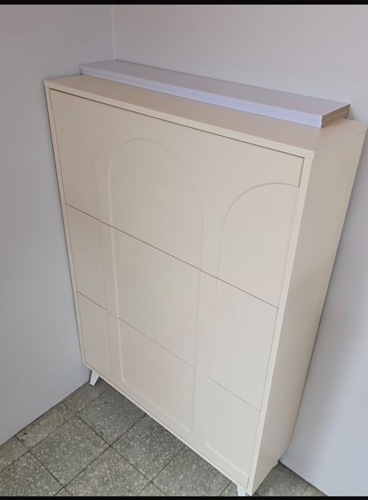 BUCKET FLIP SHOE CABINET